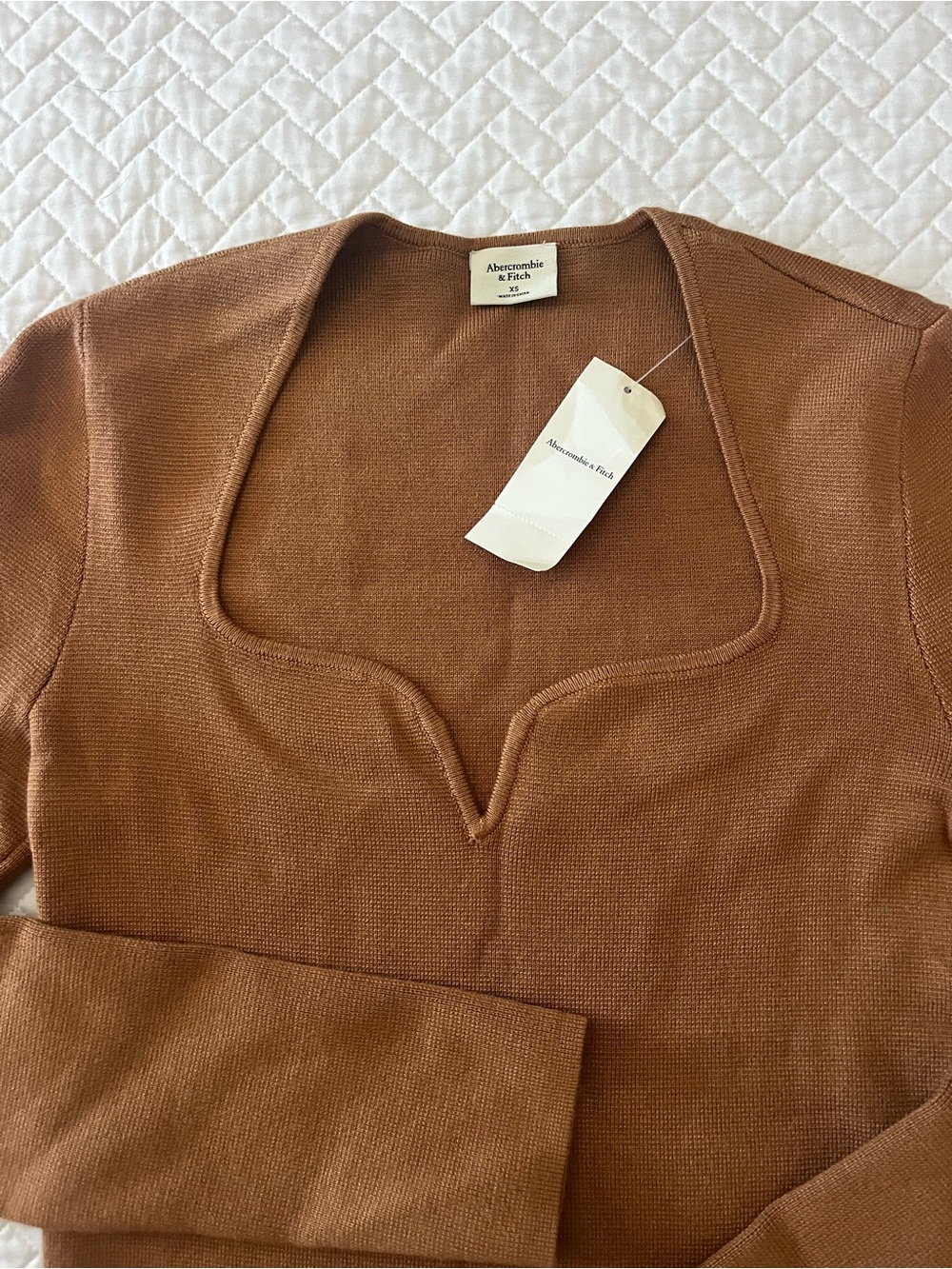 Abercrombie & Fitch Brown V-Neck Knit Sweater fitted - Picture 2 of 6